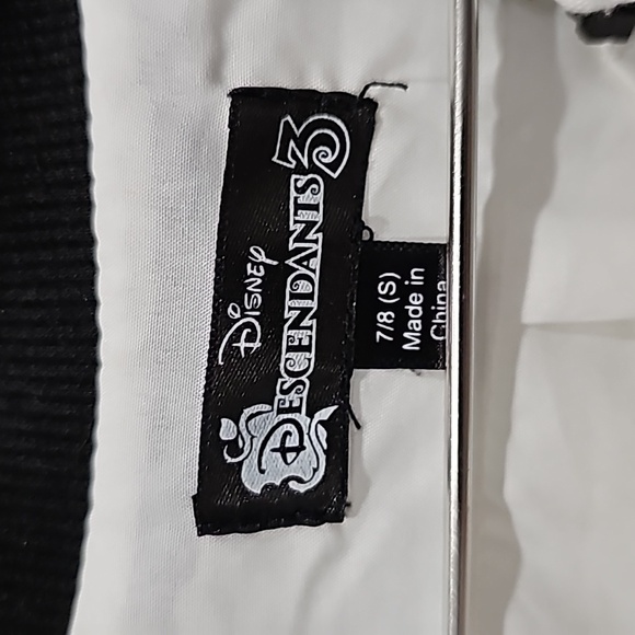 Descendants zipper up - Picture 3 of 5